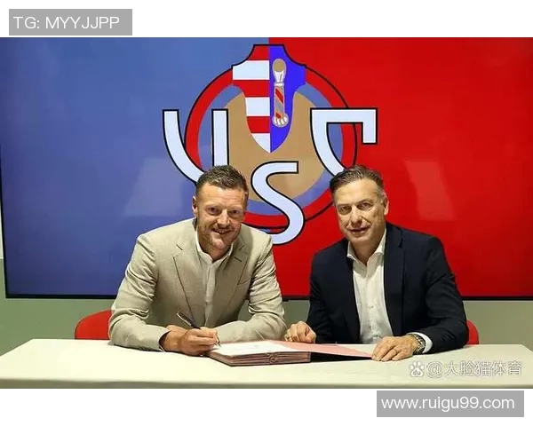 草根球星崛起足球明星背后的奋斗故事与荣耀之路